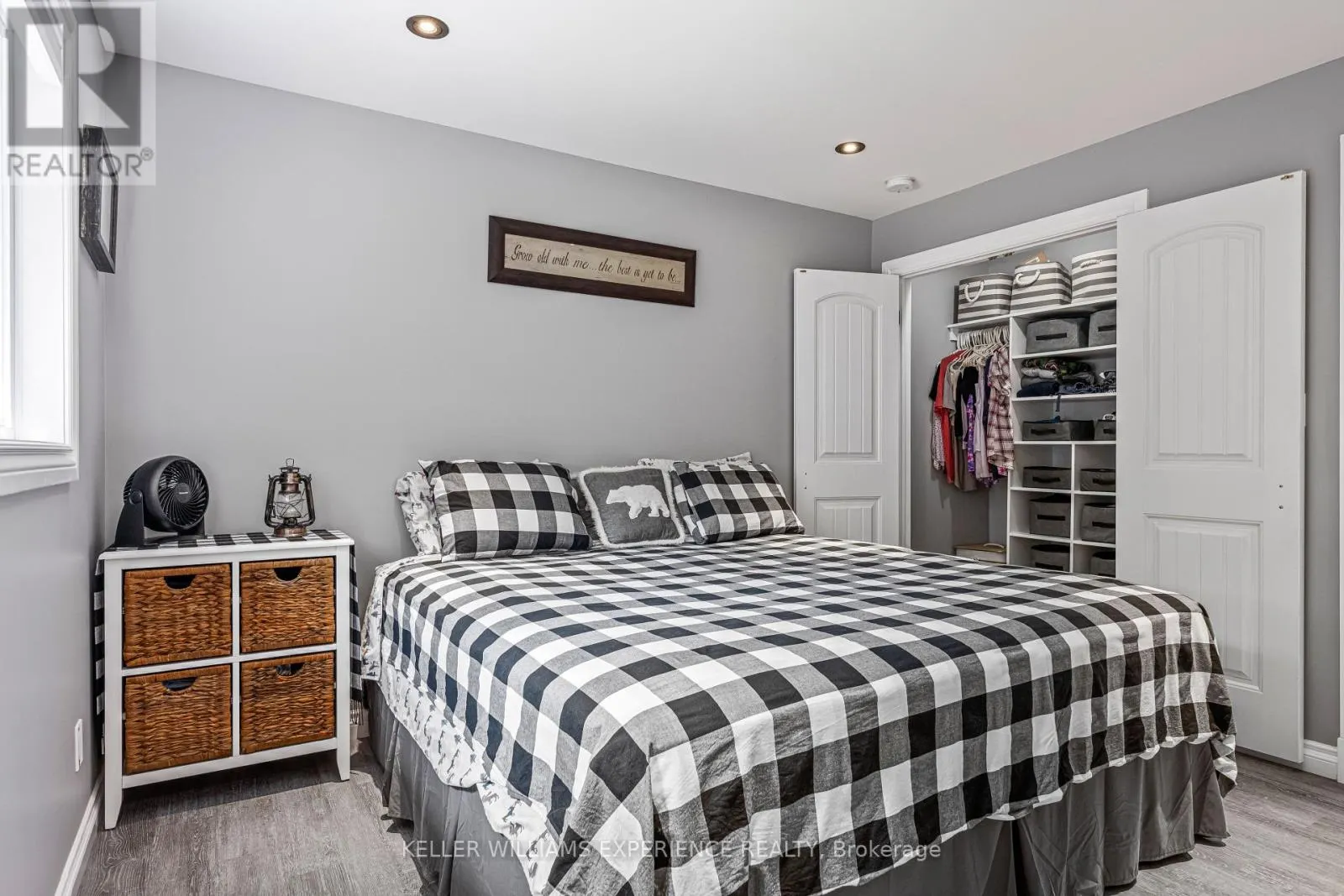 121 YONGE STREET S
