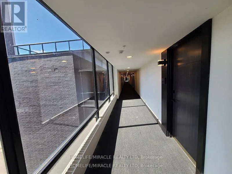 725 - 145 COLUMBIA ST W STREET