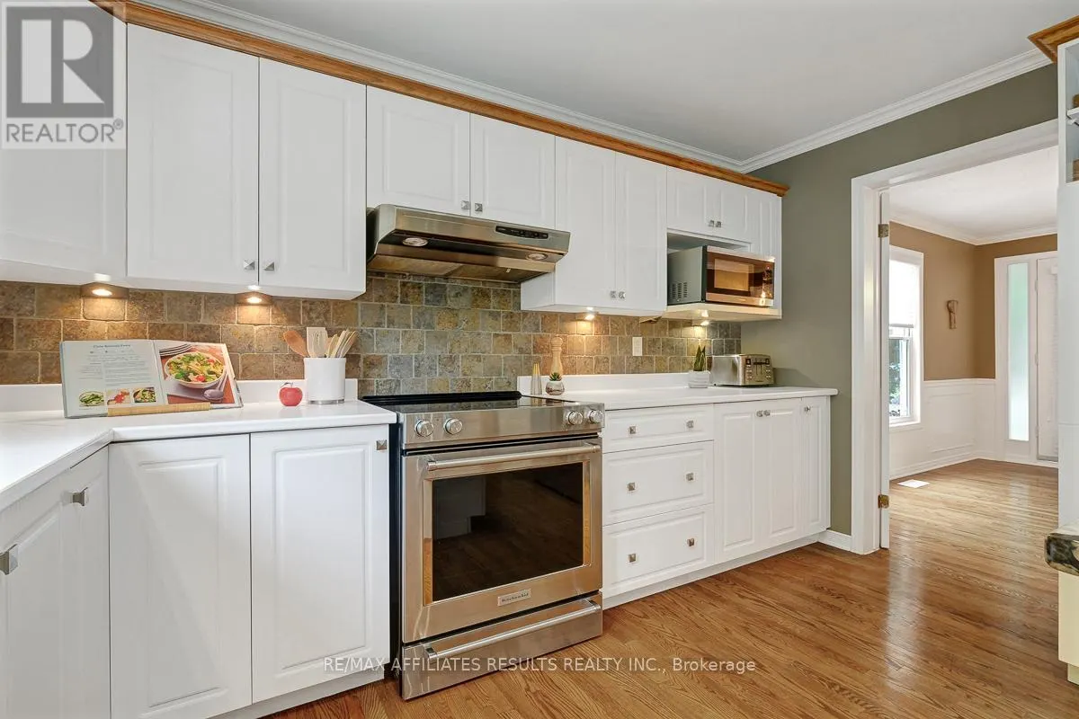 35 CRANTHAM CRESCENT