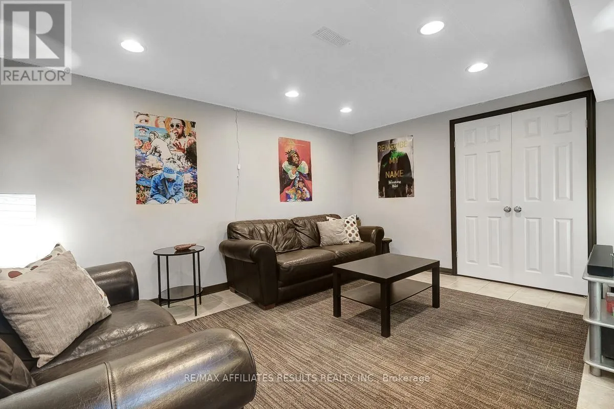 35 CRANTHAM CRESCENT