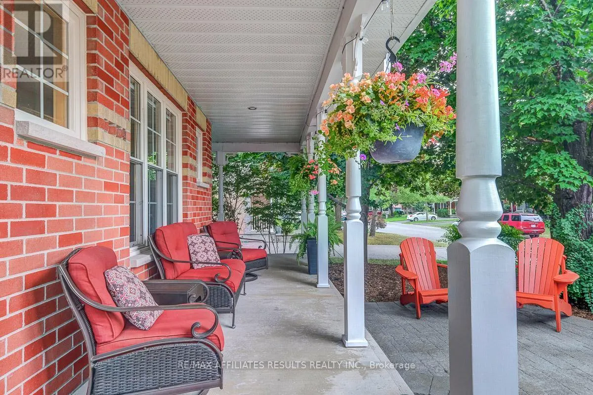 35 CRANTHAM CRESCENT