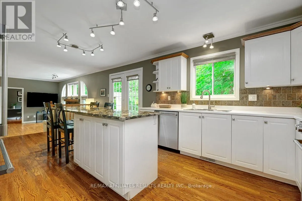 35 CRANTHAM CRESCENT