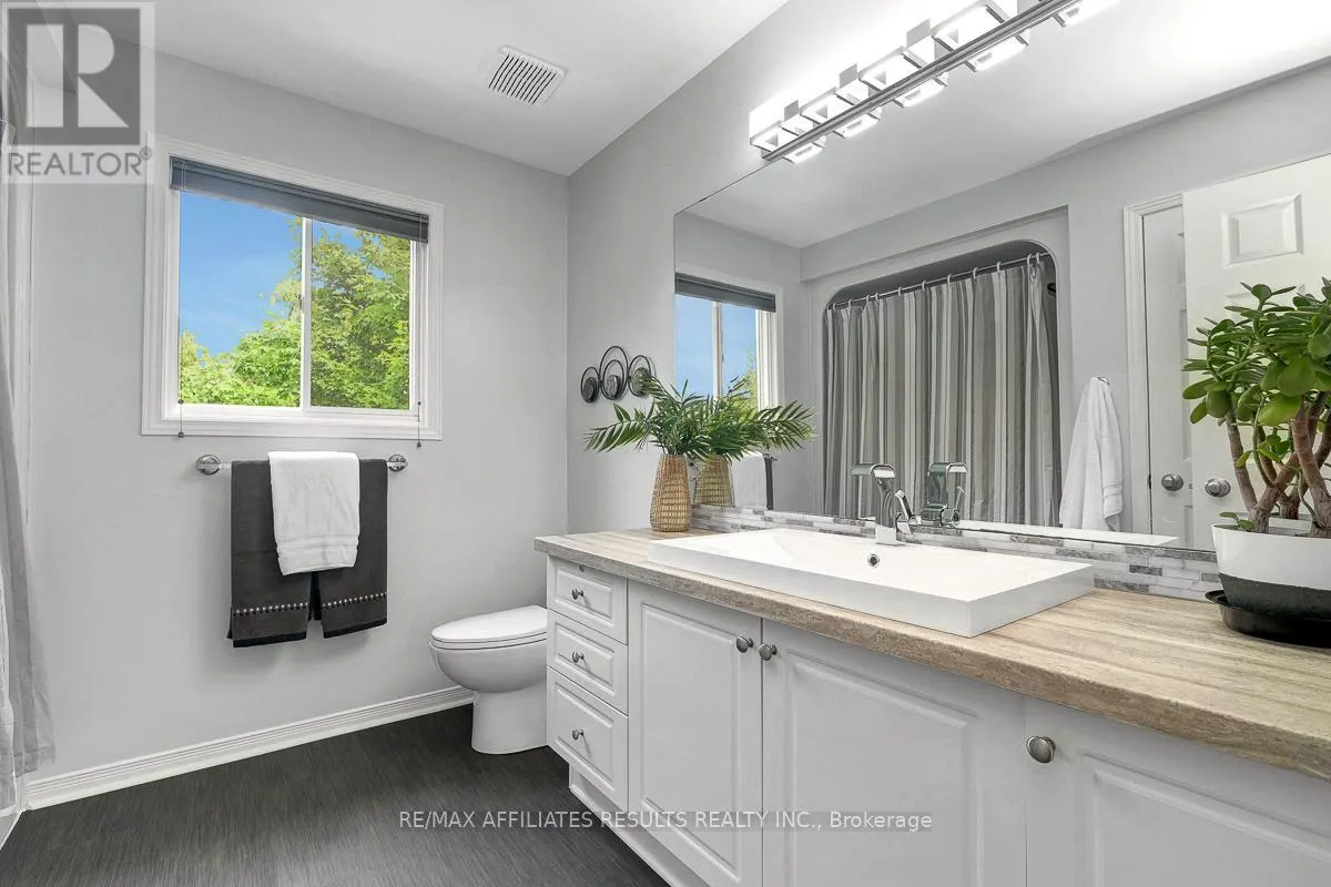 35 CRANTHAM CRESCENT