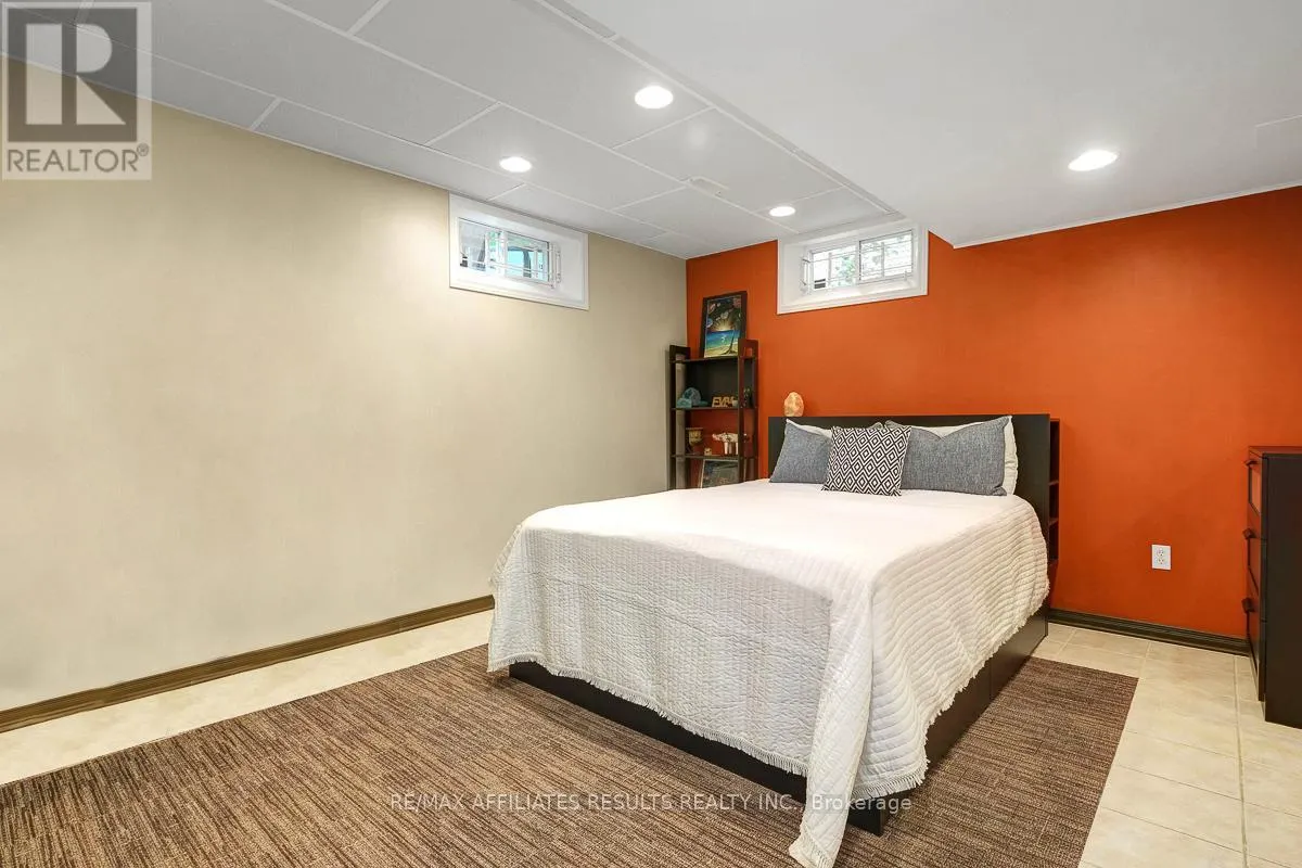 35 CRANTHAM CRESCENT