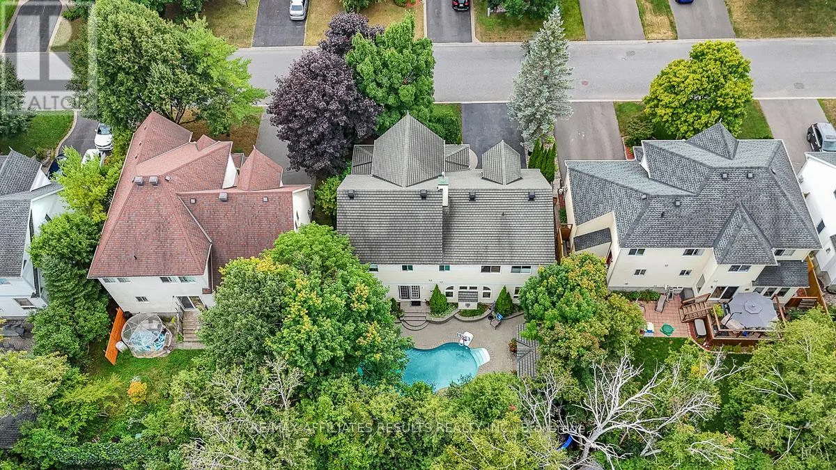 35 CRANTHAM CRESCENT