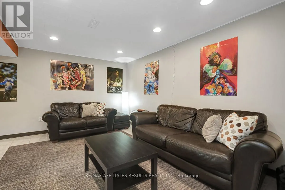 35 CRANTHAM CRESCENT