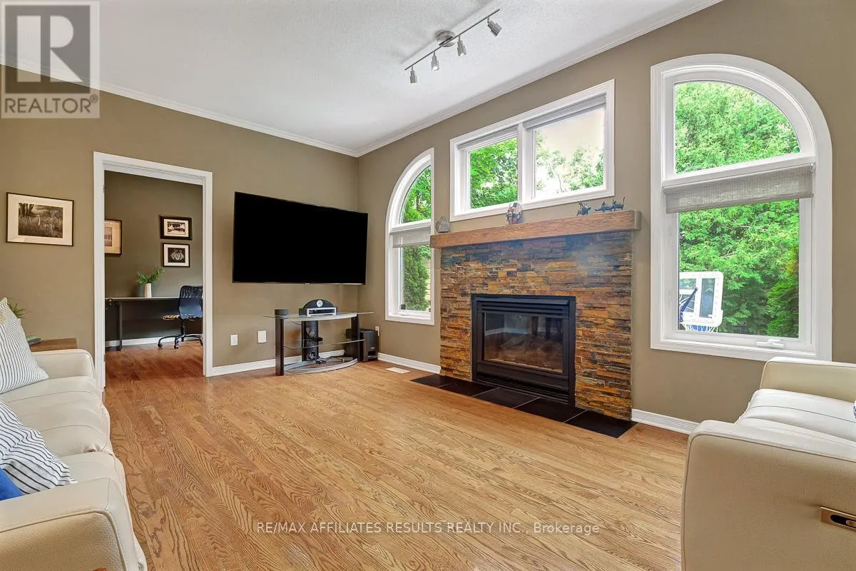35 CRANTHAM CRESCENT
