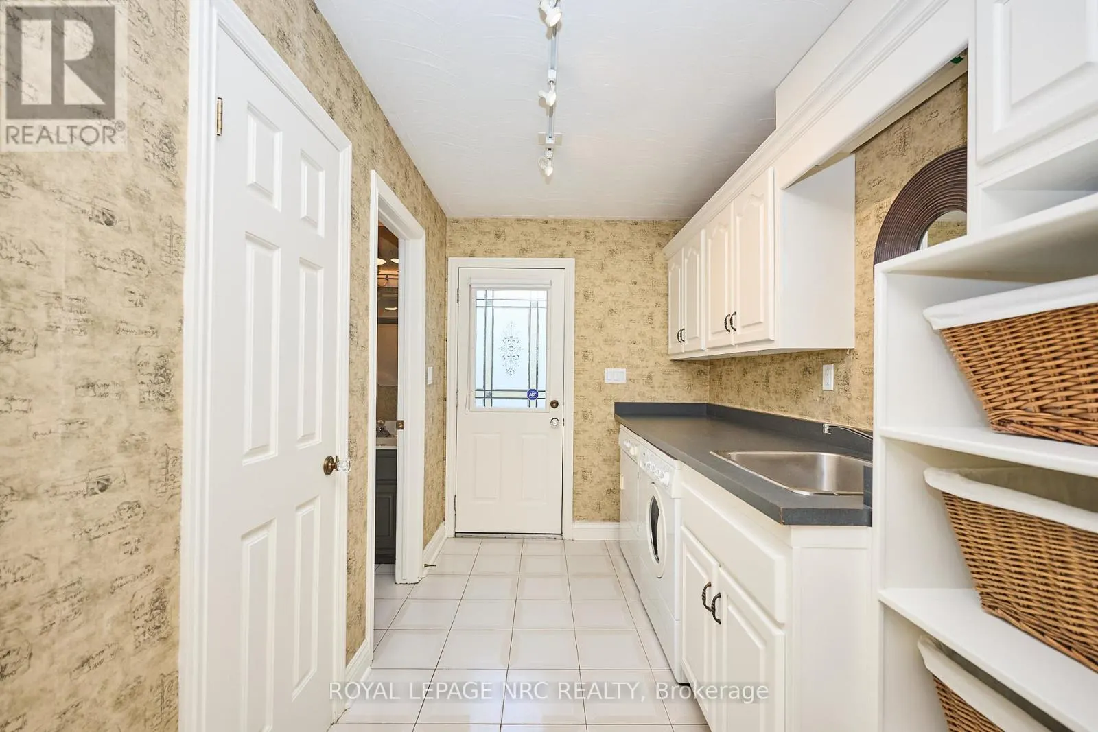 14 SHORTHILL PLACE