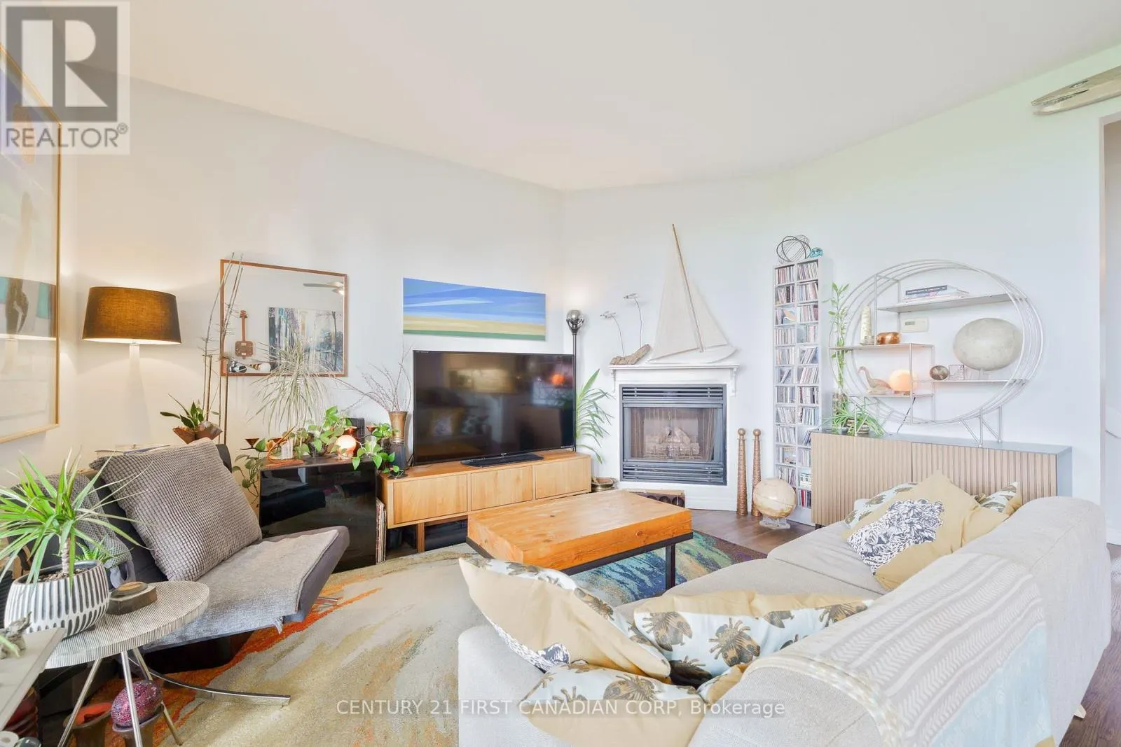 50 - 374 FRONT STREET, #50