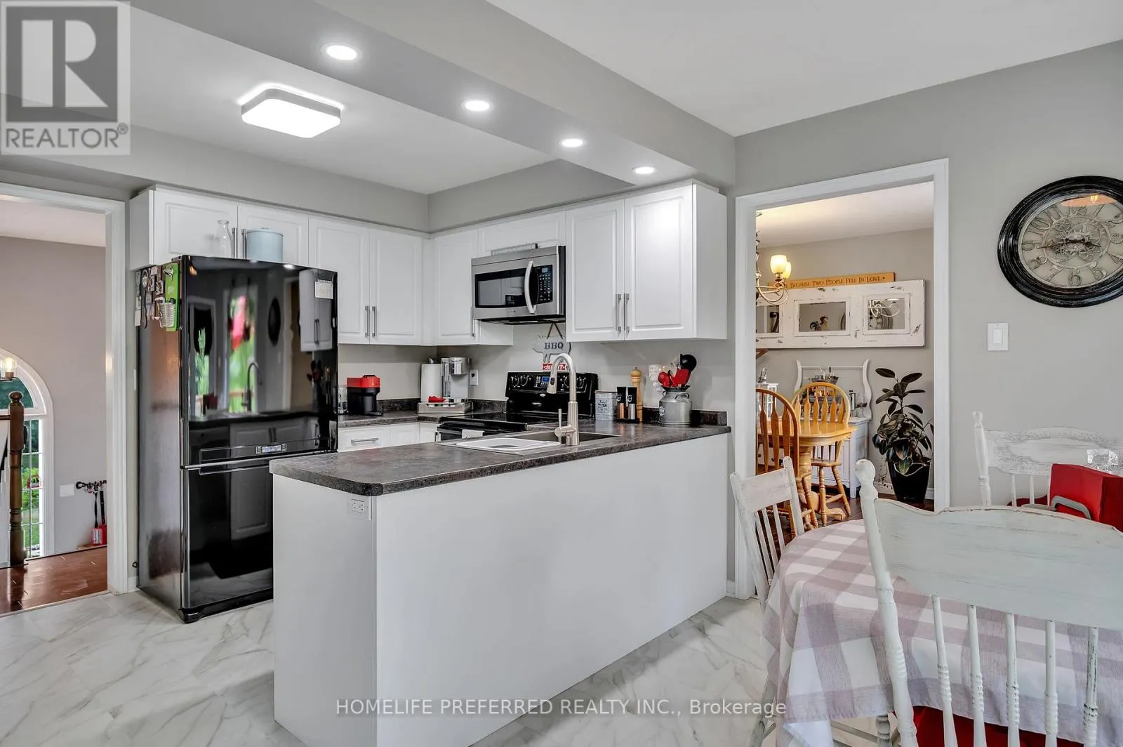 2403 KENNEDY DRIVE