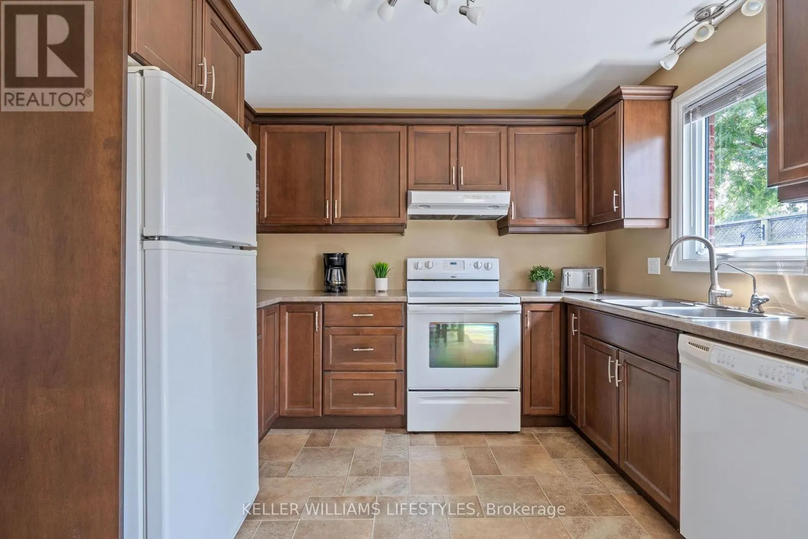 34 - 151 MARTINET AVENUE, #34
