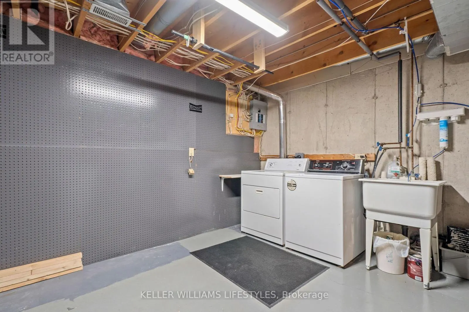 34 - 151 MARTINET AVENUE, #34