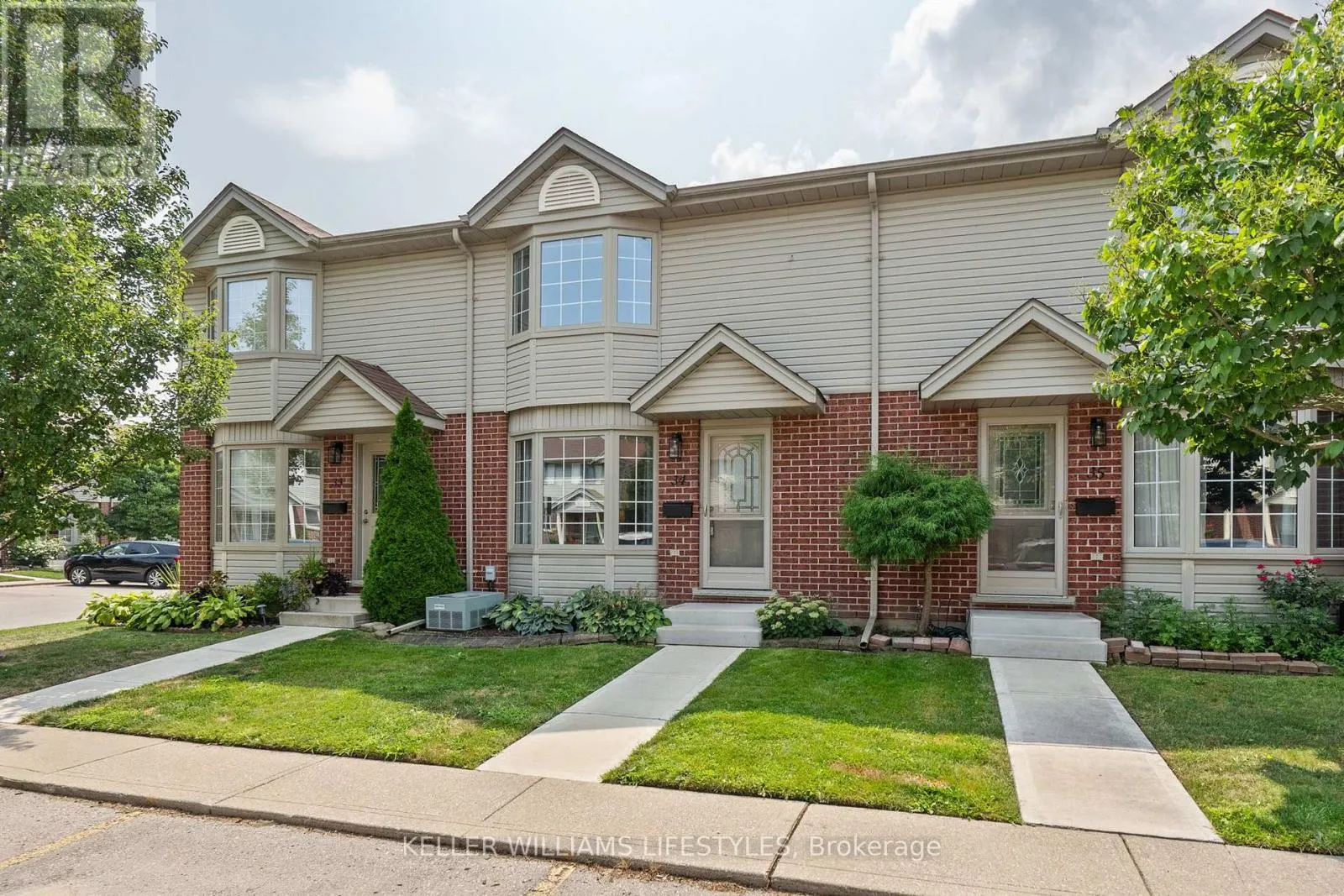 34 - 151 MARTINET AVENUE, #34
