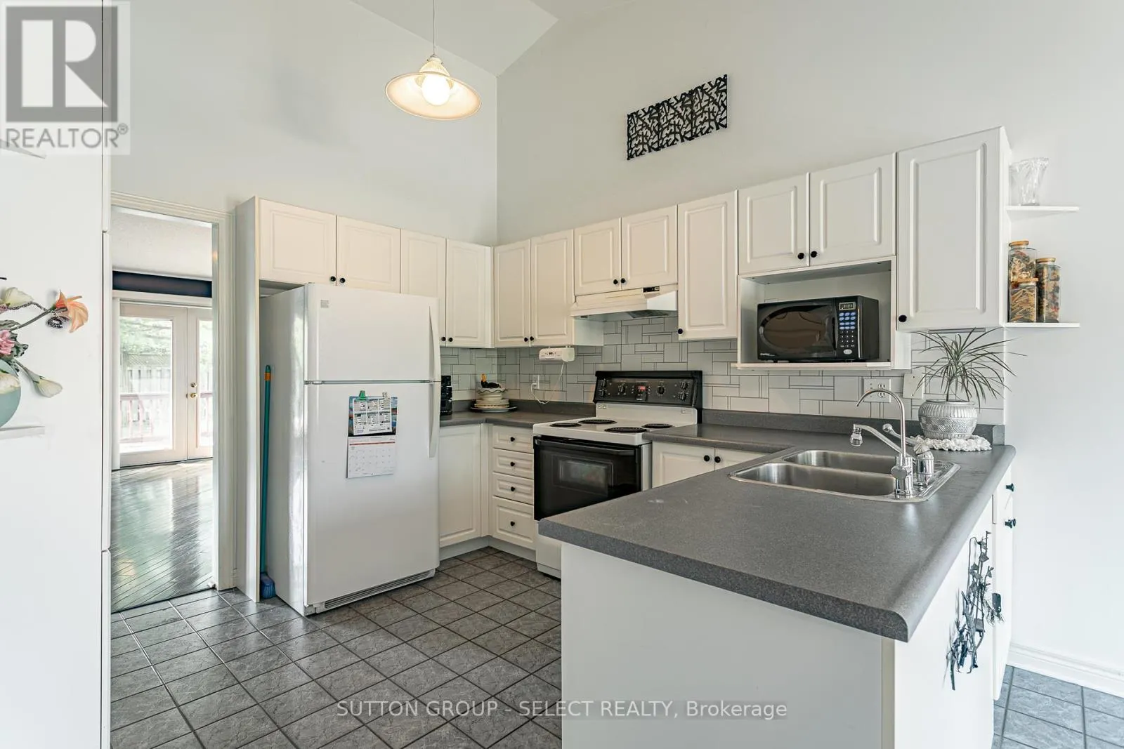 13 - 627 WHARNCLIFFE ROAD S, #13