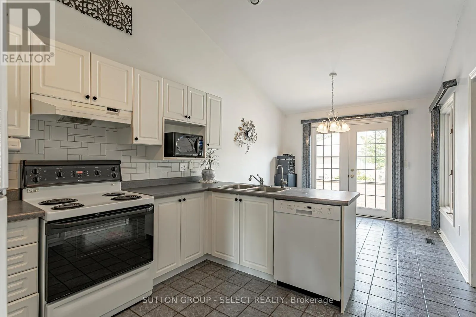 13 - 627 WHARNCLIFFE ROAD S, #13