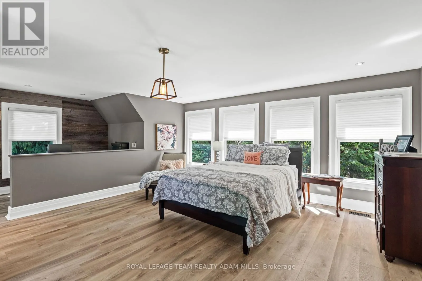 2330 SUMMERSIDE DRIVE