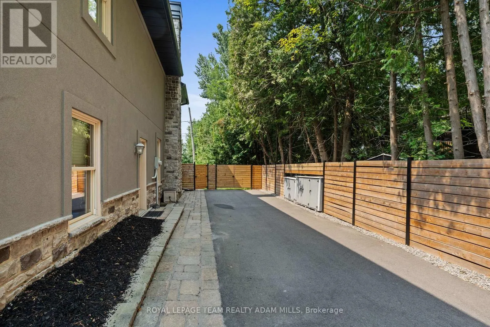 2330 SUMMERSIDE DRIVE