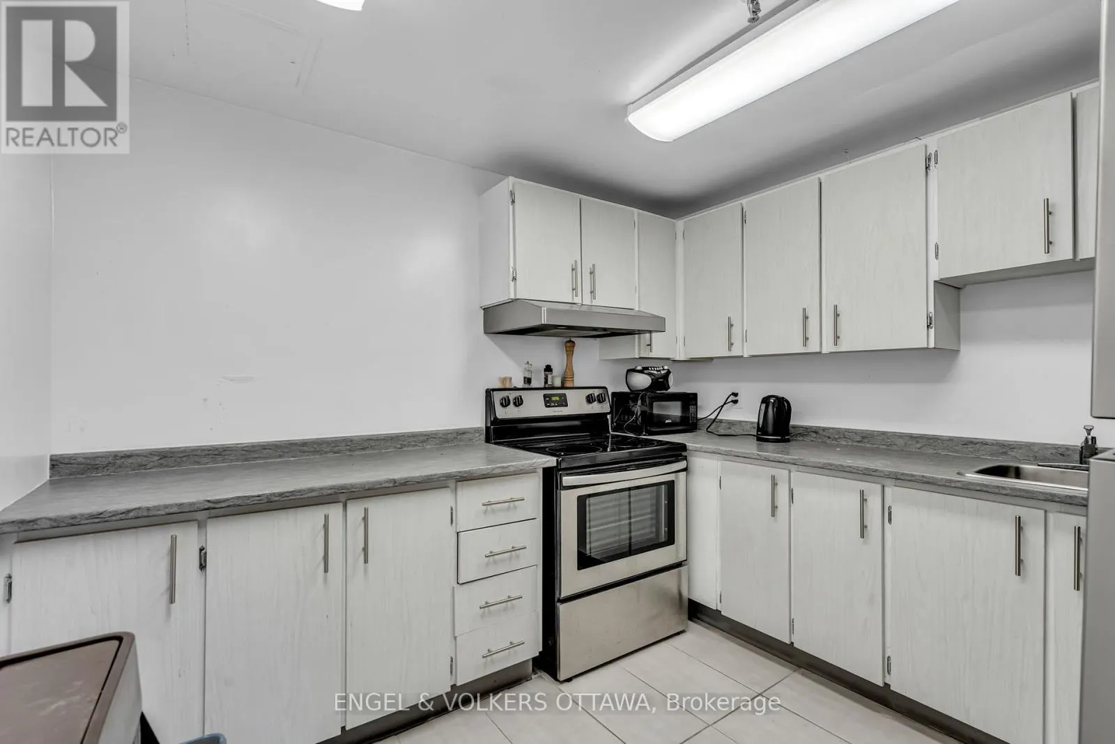 905 - 470 LAURIER AVENUE W