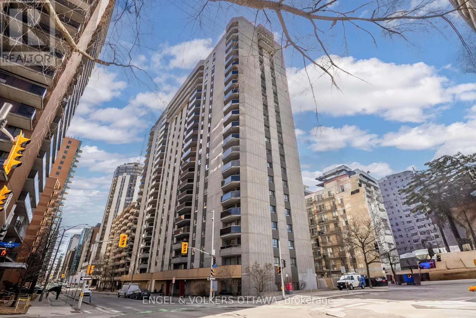 905 - 470 LAURIER AVENUE W