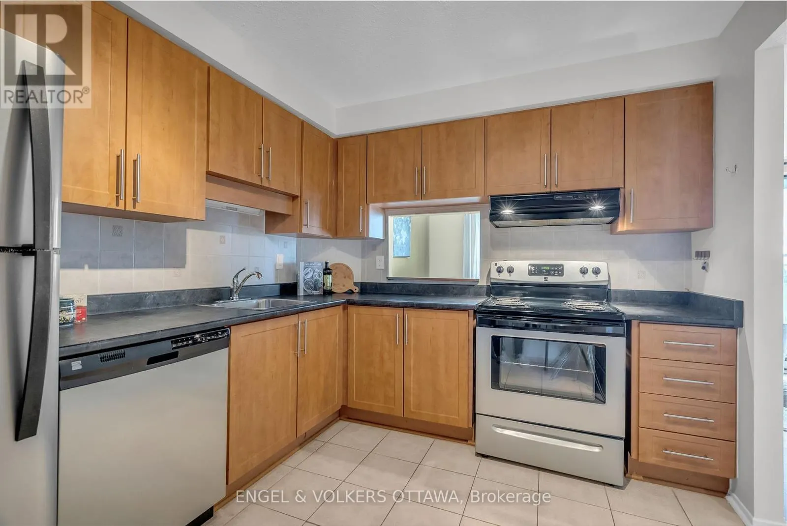 905 - 470 LAURIER AVENUE W