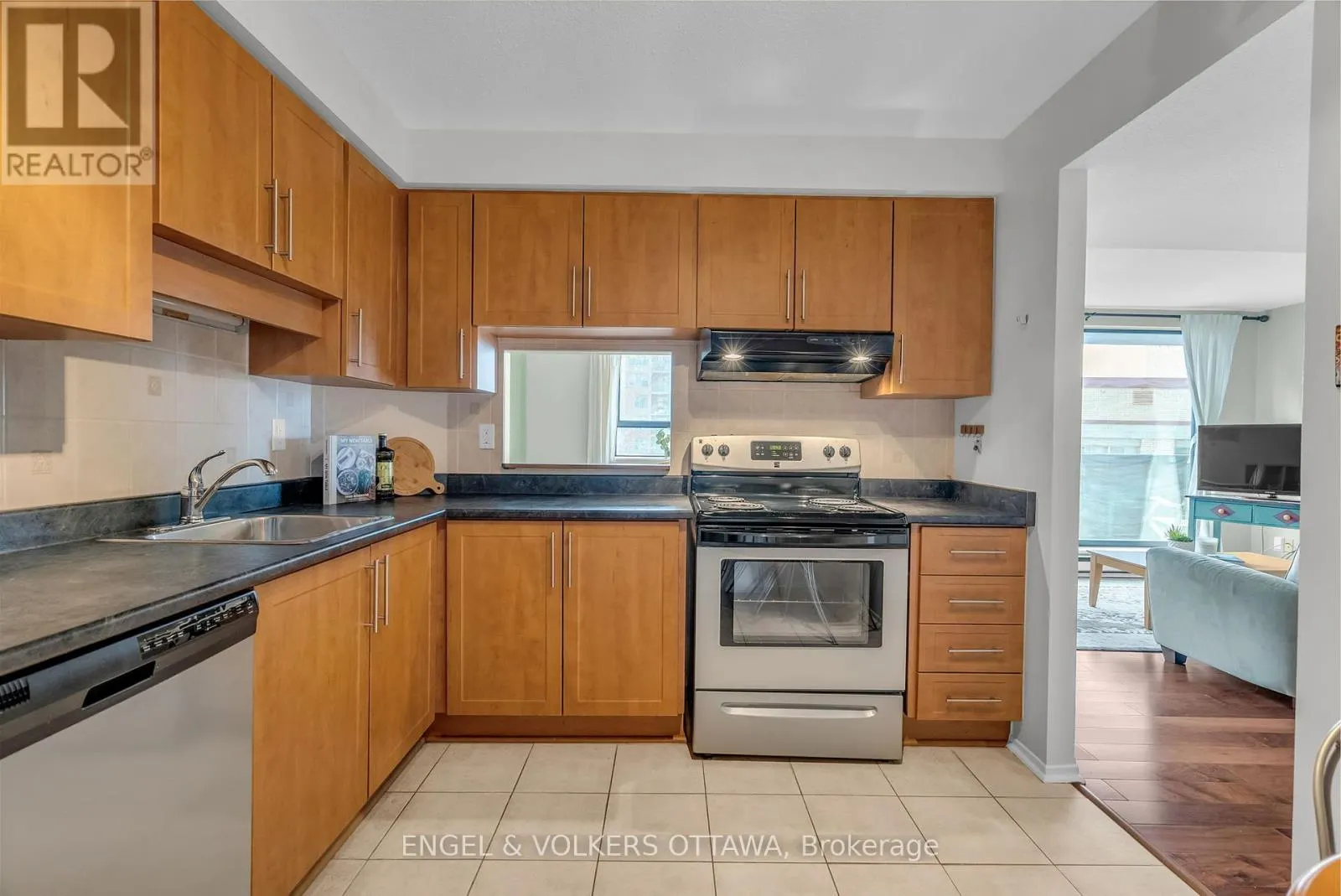 905 - 470 LAURIER AVENUE W