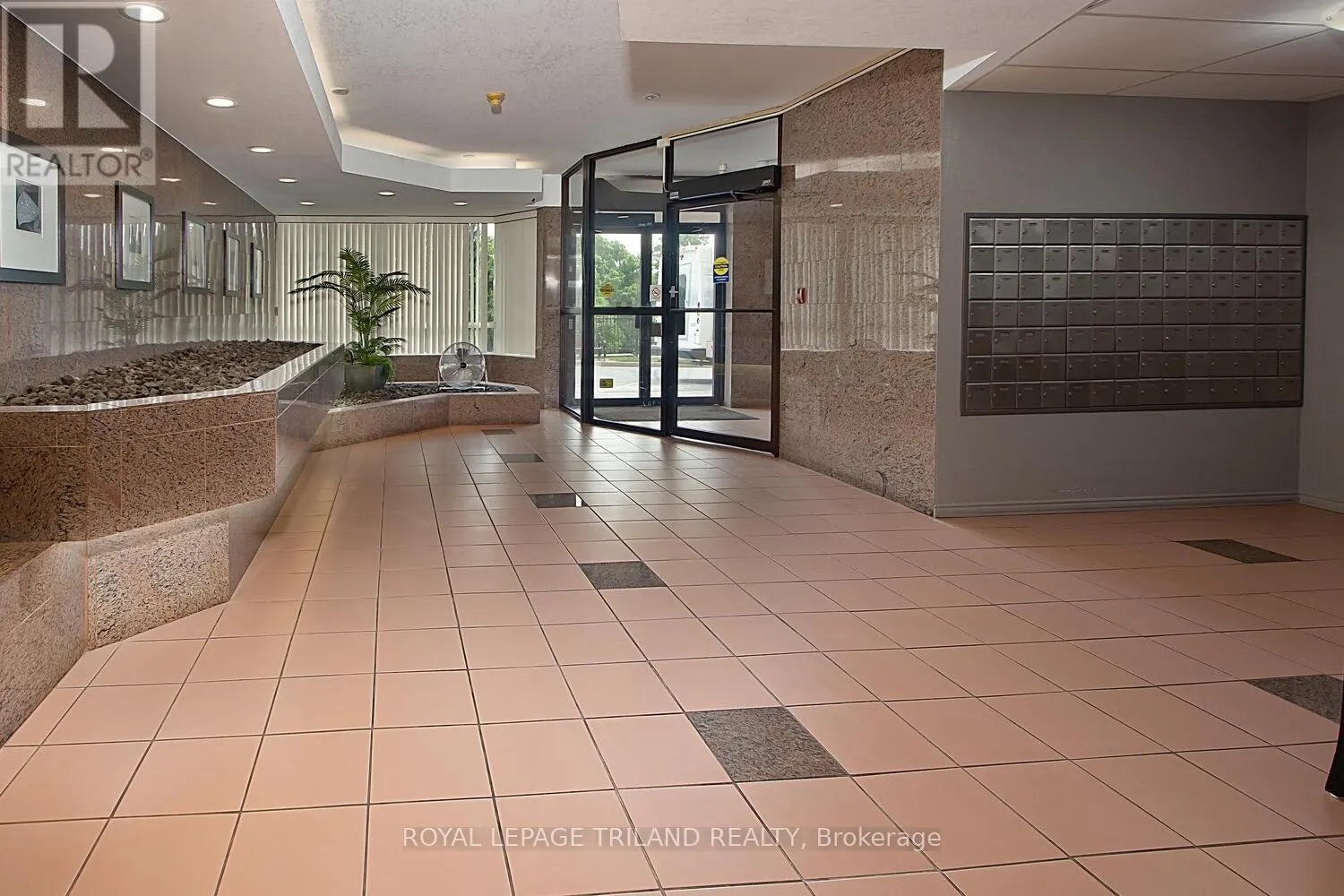 412 - 521 RIVERSIDE DRIVE, #412