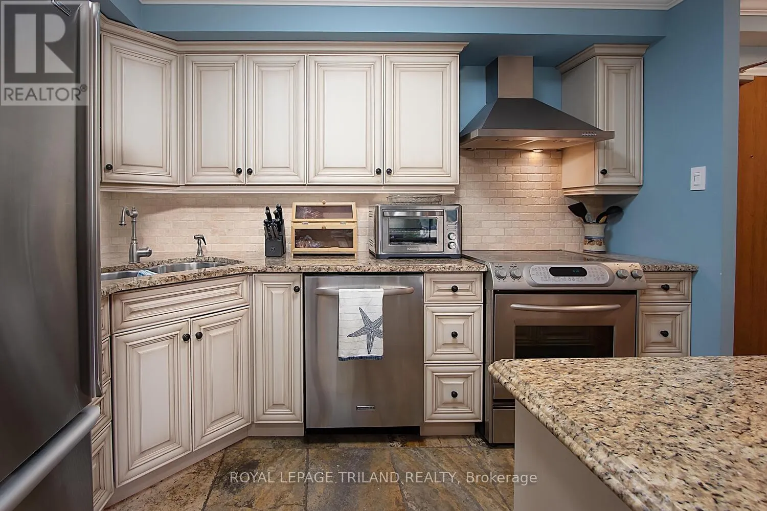 412 - 521 RIVERSIDE DRIVE, #412