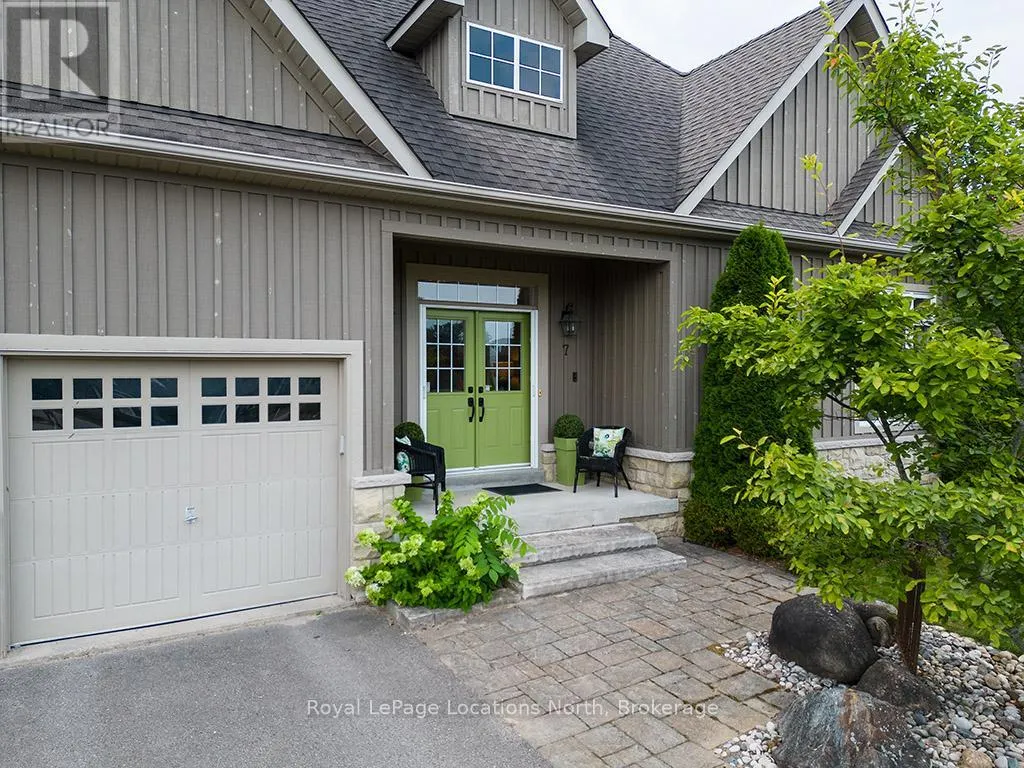 7 PYATT COURT