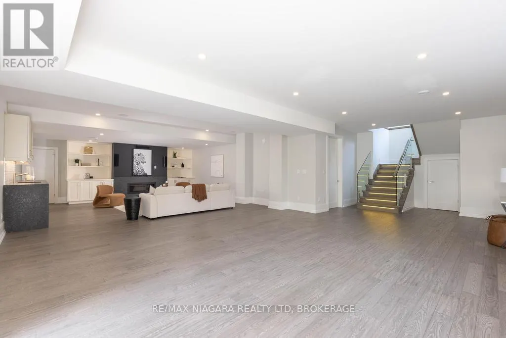 11 WOODBOURNE COURT