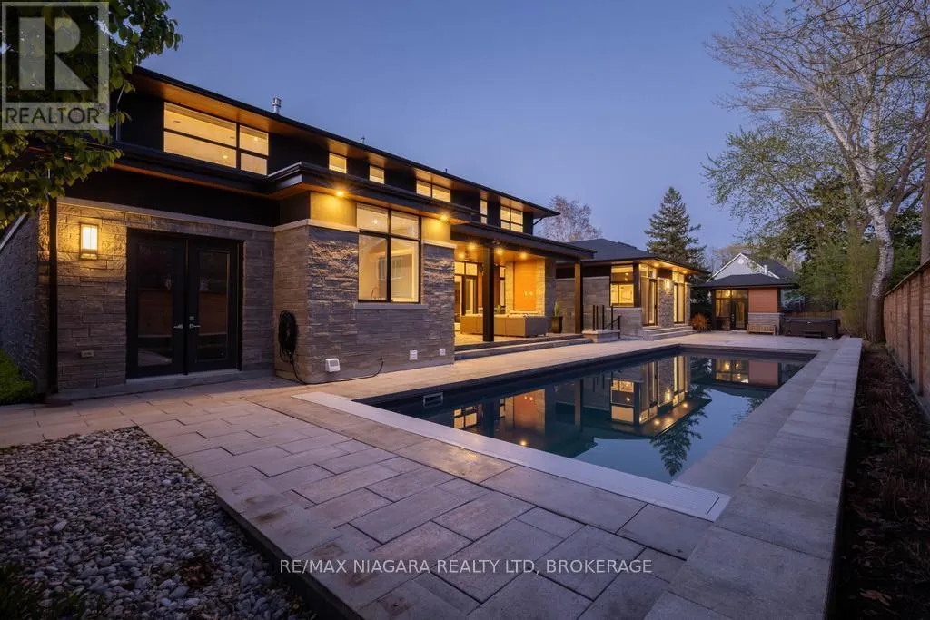 11 WOODBOURNE COURT