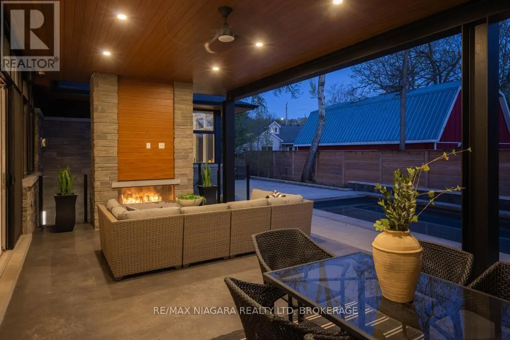11 WOODBOURNE COURT