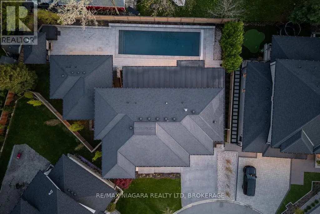 11 WOODBOURNE COURT