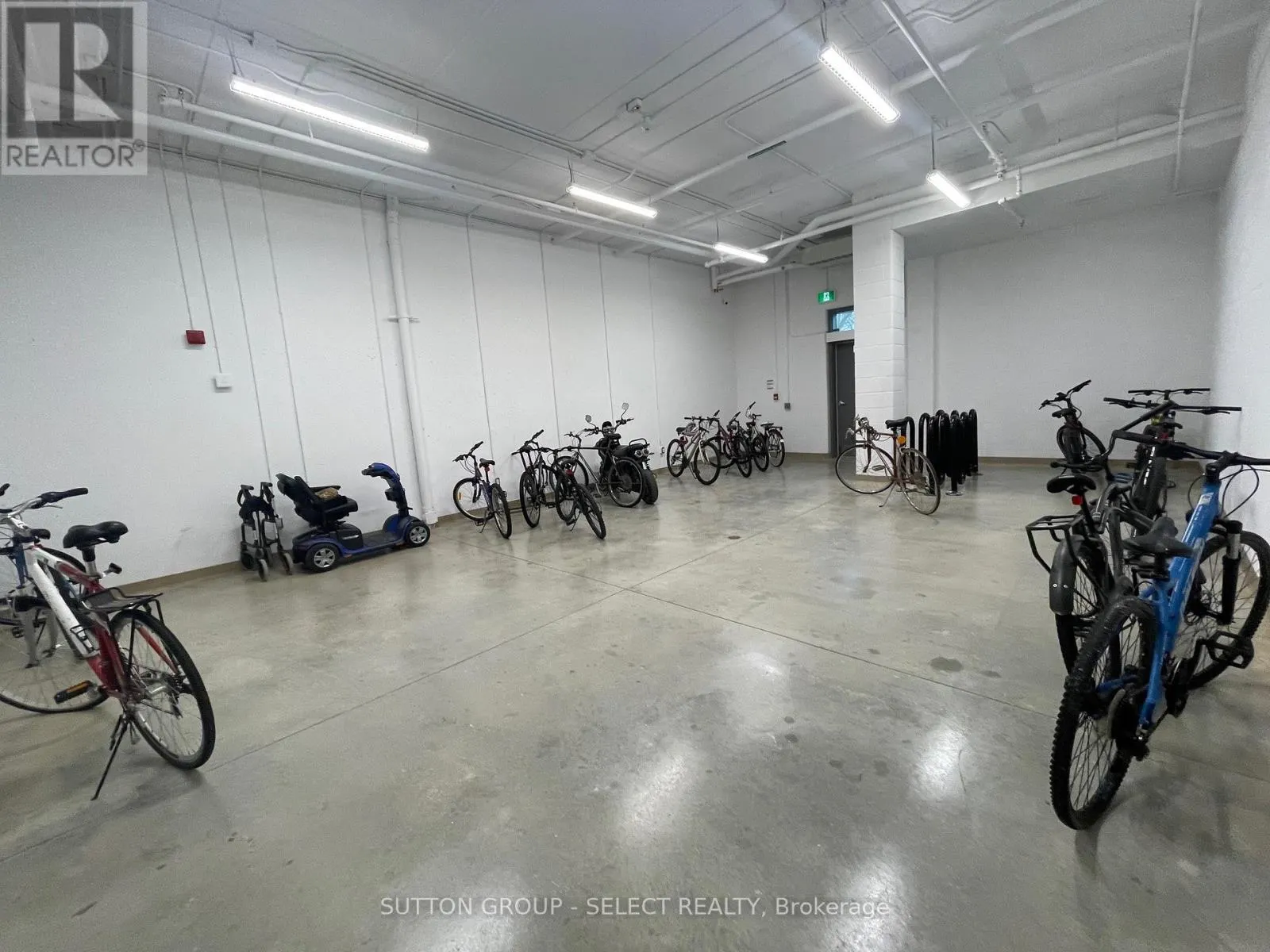 1208 - 99 POND MILLS ROAD, #1208