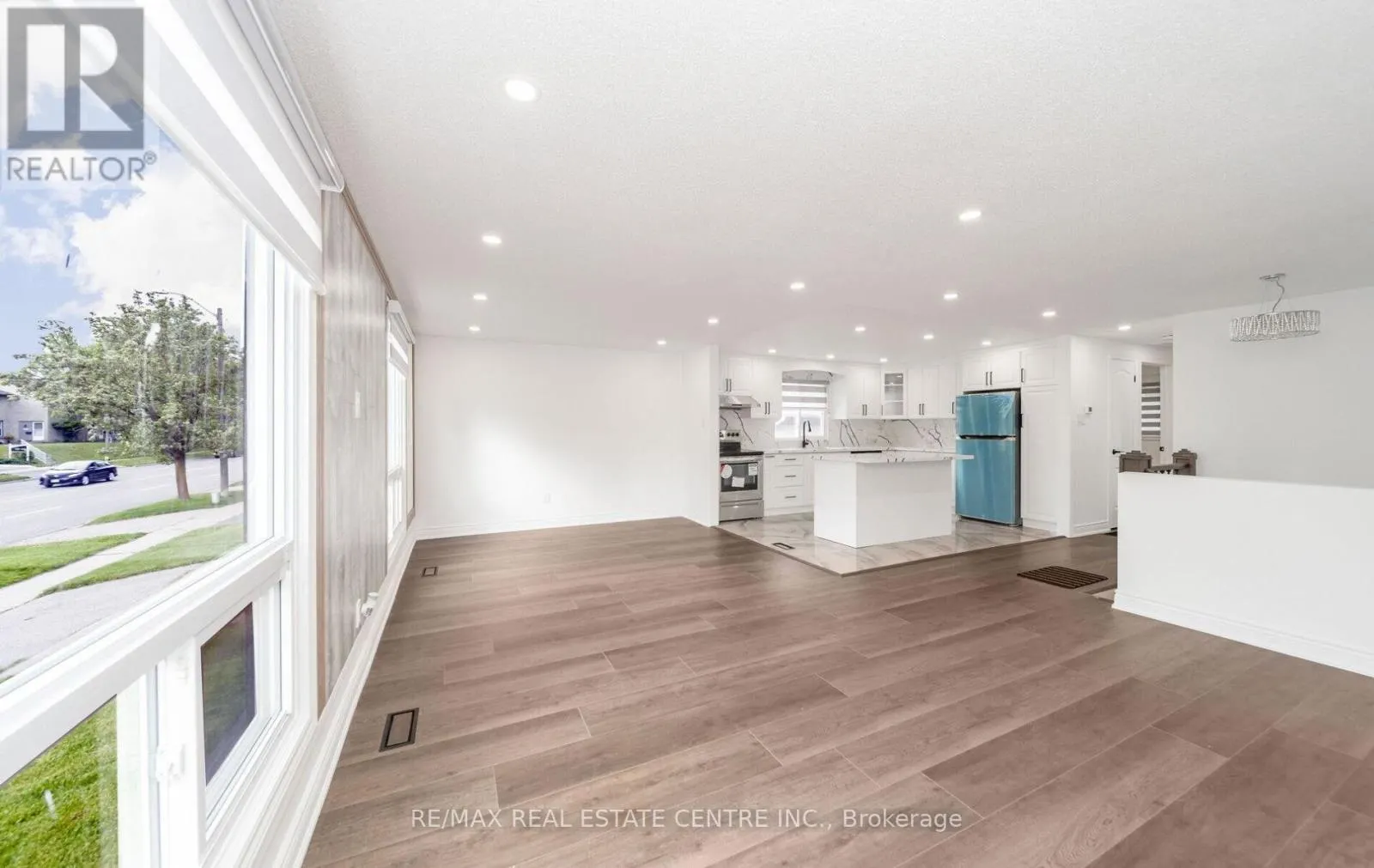 211 DUNSDON STREET