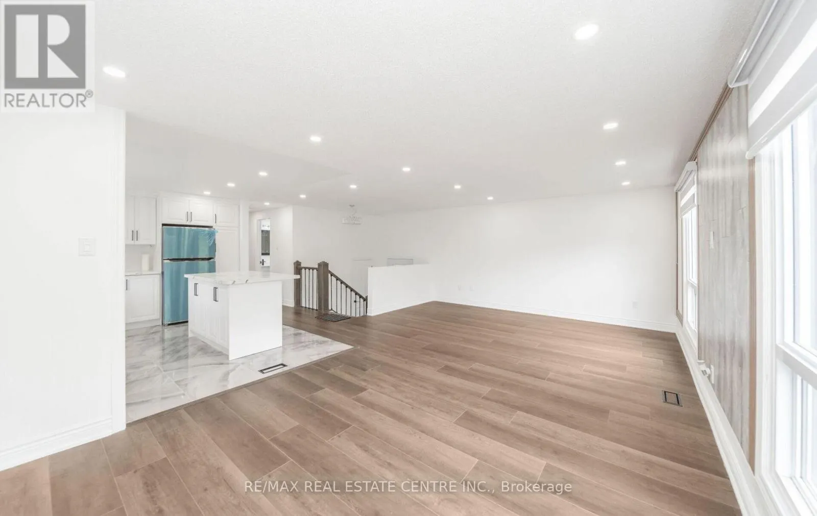 211 DUNSDON STREET
