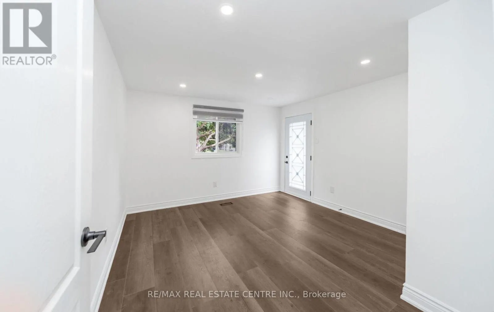 211 DUNSDON STREET