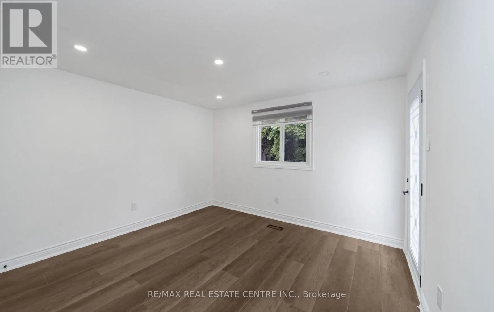 211 DUNSDON STREET