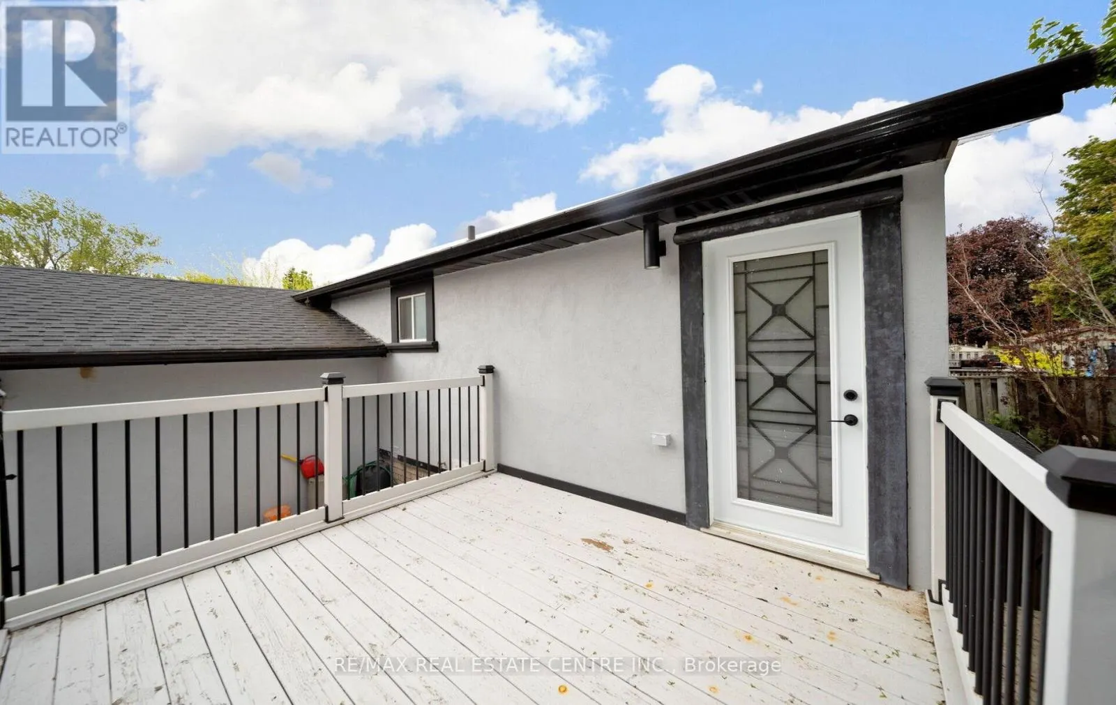 211 DUNSDON STREET