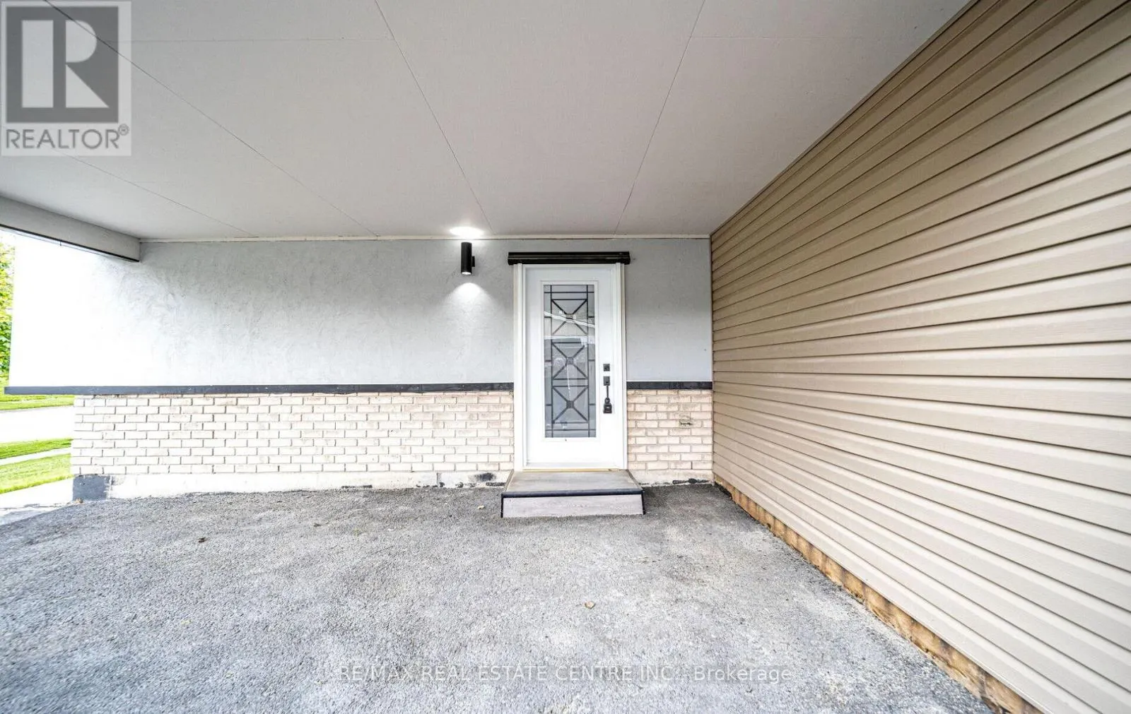 211 DUNSDON STREET