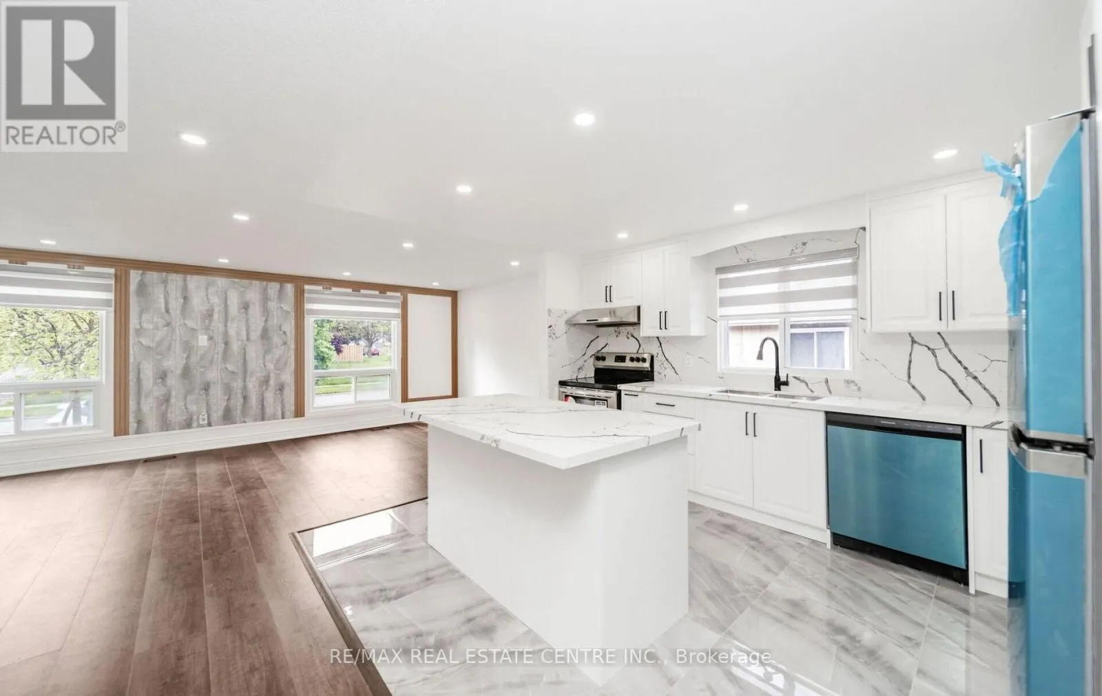 211 DUNSDON STREET