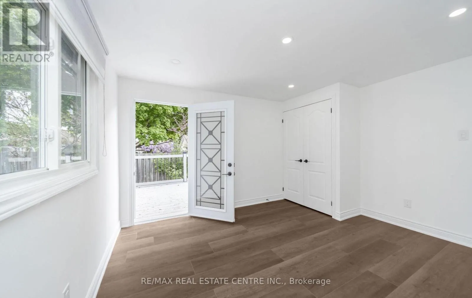 211 DUNSDON STREET