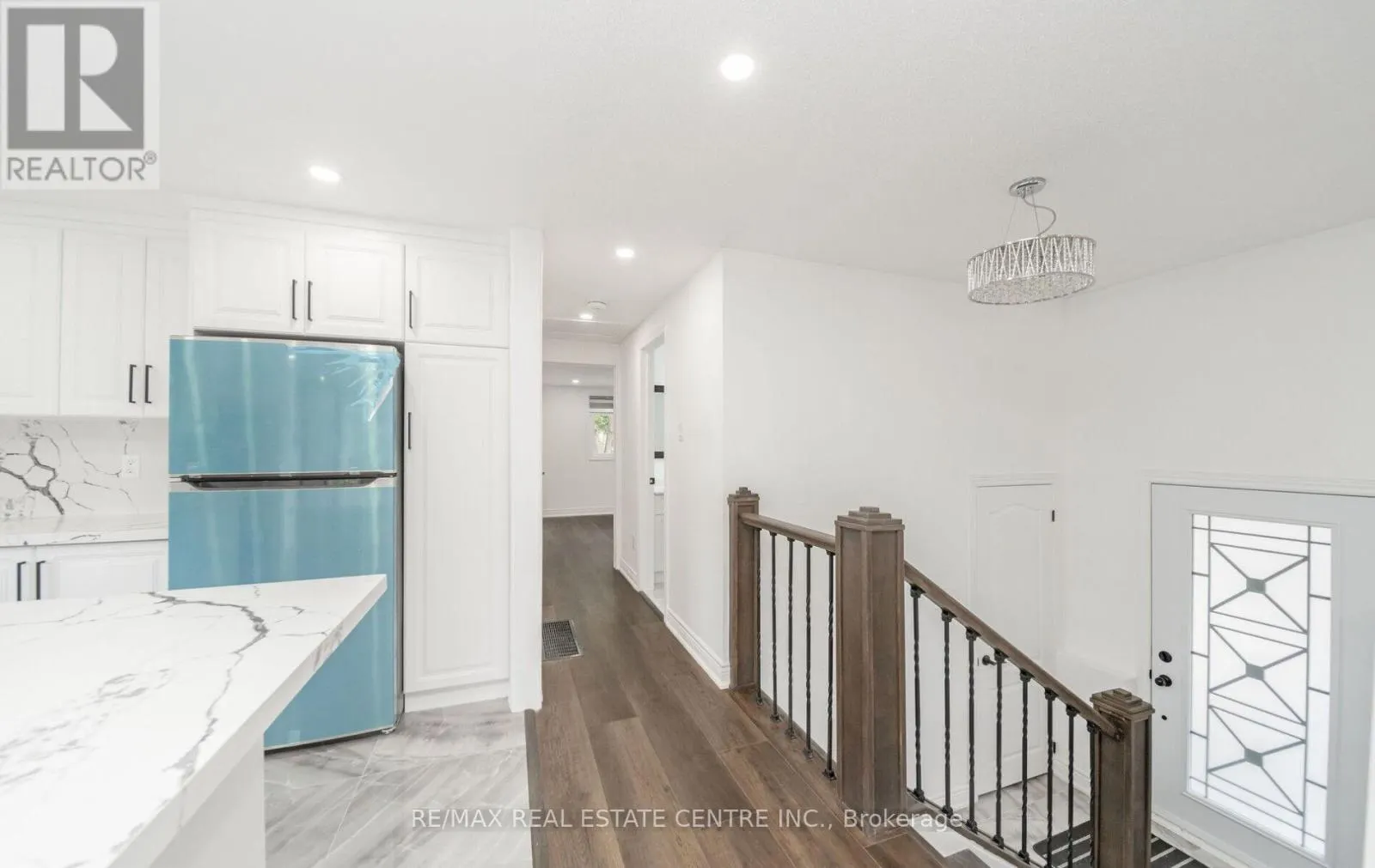 211 DUNSDON STREET