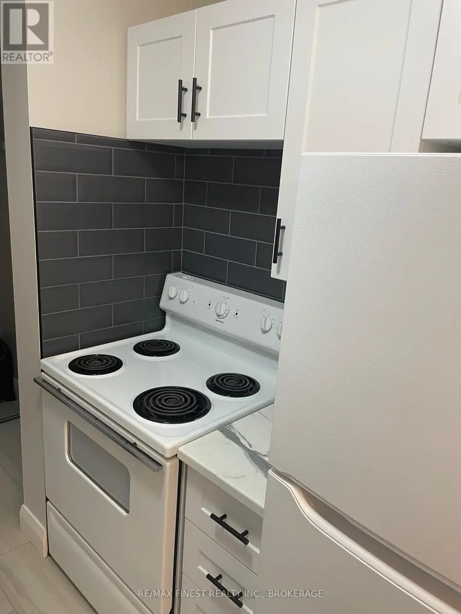 204 - 17 ELDON HALL PLACE, #204