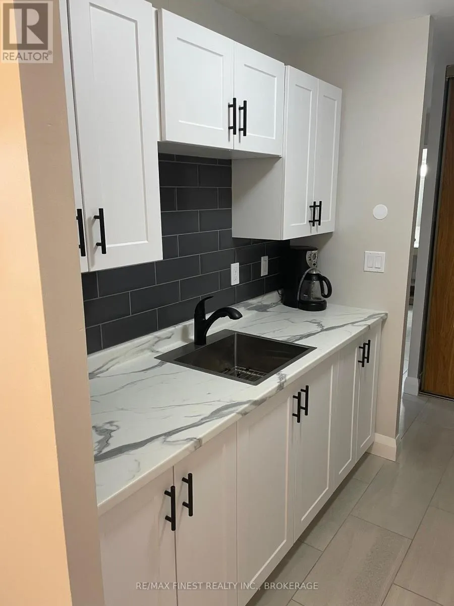 204 - 17 ELDON HALL PLACE, #204