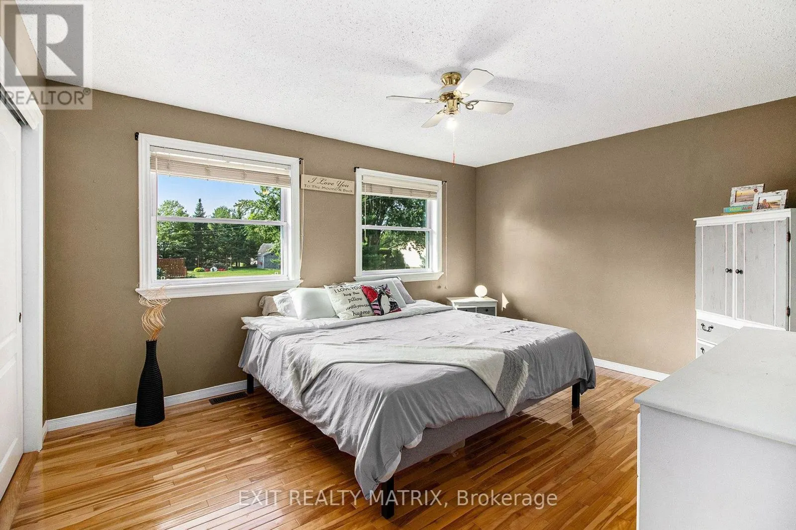 24 STE THERESE BOULEVARD