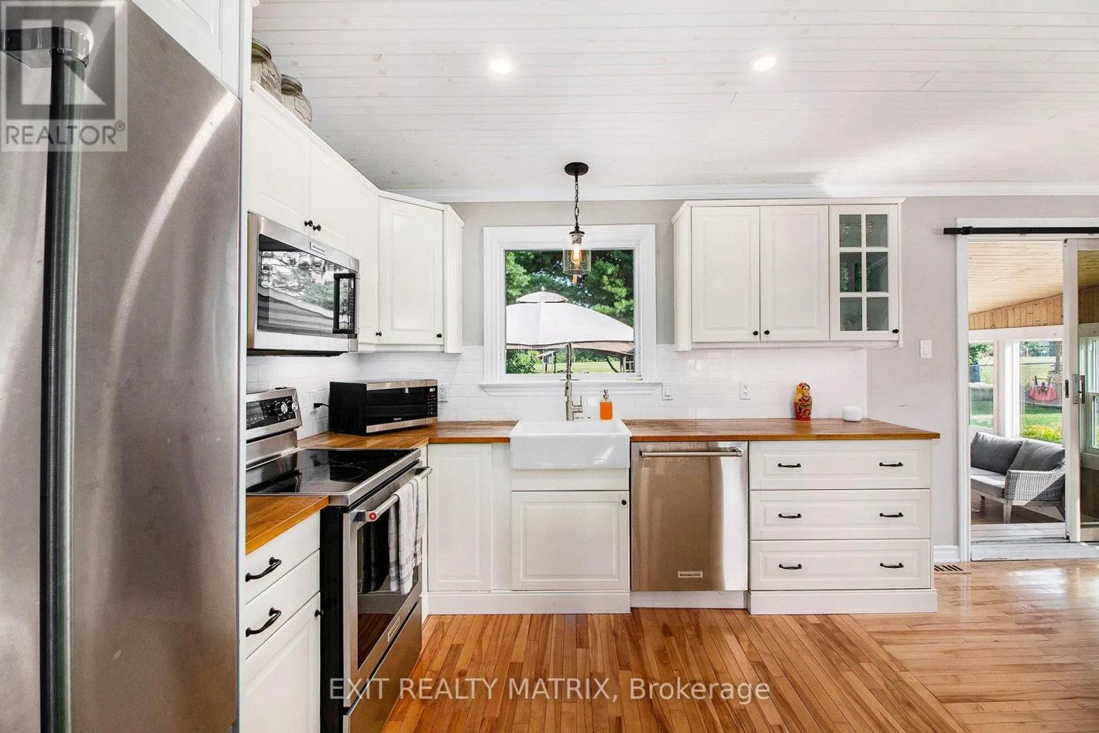 24 STE THERESE BOULEVARD