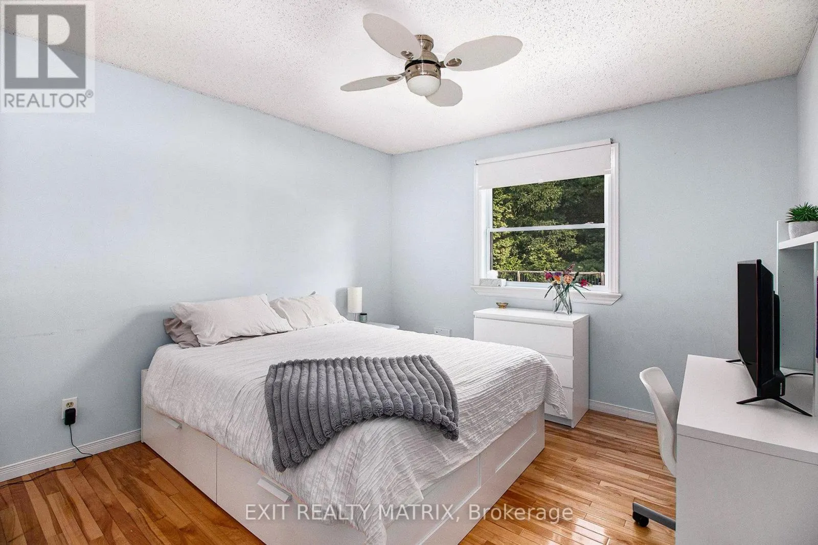 24 STE THERESE BOULEVARD