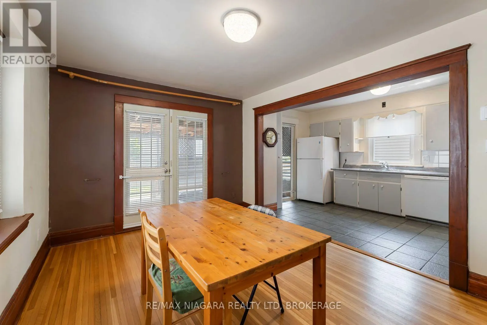8 RUSSELL AVENUE