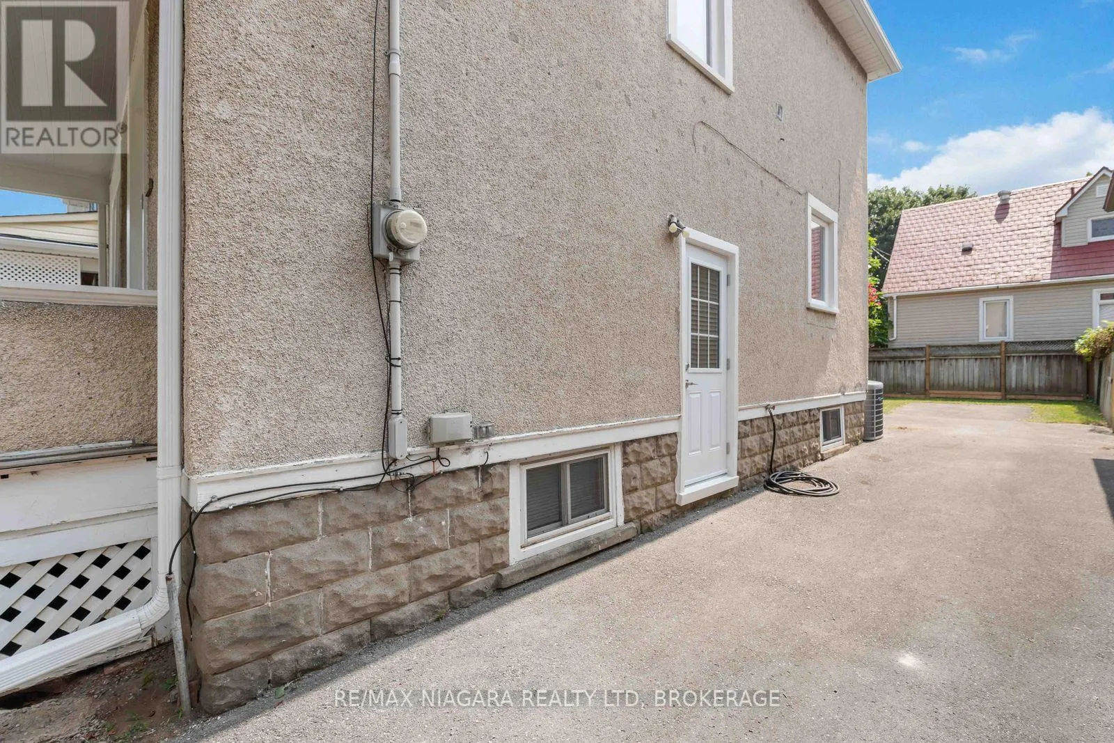 8 RUSSELL AVENUE