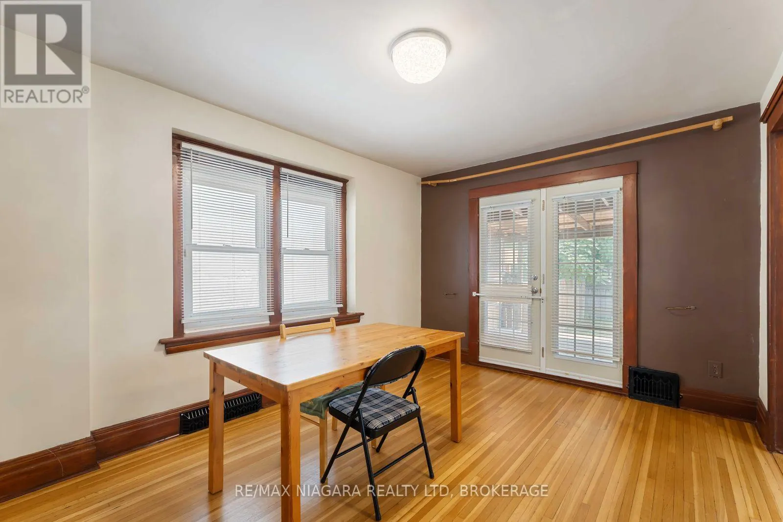 8 RUSSELL AVENUE